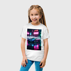 Футболка хлопковая детская Суперкар возле неоновой вывески в стиле киберпанк, цвет: белый — фото 2