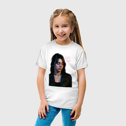 Футболка хлопковая детская Билли Айлиш смотрит вниз, цвет: белый — фото 2