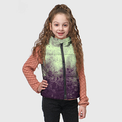 Детский жилет Абстракция - фиолетовые пятна на зеленом фоне / 3D-Черный – фото 3