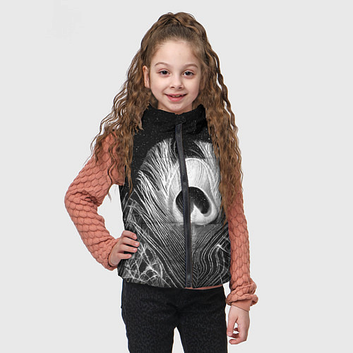 Детский жилет Изогнутые белые перья павлина - чб иллюстрация / 3D-Черный – фото 3