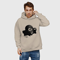 Толстовка оверсайз мужская A girl with a snarl in a mask, цвет: миндальный — фото 2