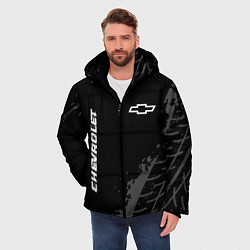 Куртка зимняя мужская Chevrolet Speed на темном фоне со следами шин, цвет: 3D-черный — фото 2
