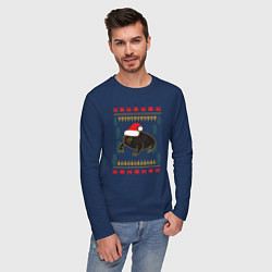 Лонгслив хлопковый мужской Рождественский свитер Жаба цвета тёмно-синий — фото 2
