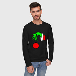 Лонгслив хлопковый мужской Гринч держит ёлочный шар, цвет: черный — фото 2