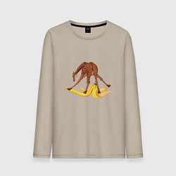 Лонгслив хлопковый мужской Жираф скользит на банановой кожуре, цвет: миндальный