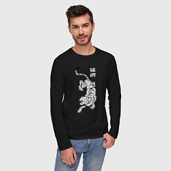 Лонгслив хлопковый мужской Свирепый тигр, цвет: черный — фото 2