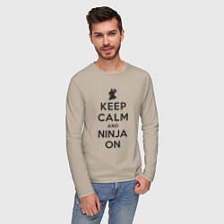 Лонгслив хлопковый мужской Keep calm and ninja on, цвет: миндальный — фото 2