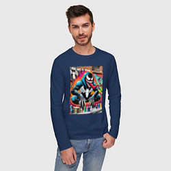 Лонгслив хлопковый мужской Веном сидит на кортах - граффити, цвет: тёмно-синий — фото 2