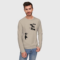 Лонгслив хлопковый мужской Девочка и дракончики, цвет: миндальный — фото 2