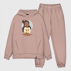 Мужской костюм оверсайз Цыплёнок в руках девушки