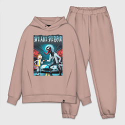 Мужской костюм оверсайз Веном-Рик и Морти рядом со спортивной тачкой