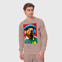 Костюм хлопковый мужской Капибара в наушниках и шляпе - нейросеть, цвет: пыльно-розовый — фото 2