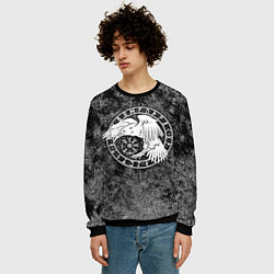 Свитшот мужской Ворон в круге рун и компас вегвизир, цвет: 3D-черный — фото 2