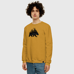 Свитшот хлопковый мужской Медведь, деревья и горы, цвет: горчичный — фото 2