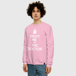Свитшот хлопковый мужской Trust me Im the doctor, цвет: светло-розовый — фото 2