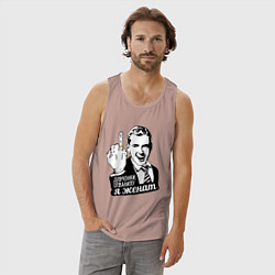 Майка мужская хлопок Девчонки отвалите, я женат, цвет: пыльно-розовый — фото 2