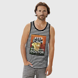 Майка мужская хлопок Успокойся и сходи к хорошему доктору!, цвет: черная тельняшка — фото 2