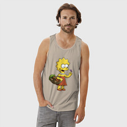 Майка мужская хлопок Lisa Simpson с гусеницей на даче, цвет: миндальный — фото 2