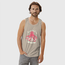 Майка мужская хлопок Осьминог водолаз ретро, цвет: миндальный — фото 2