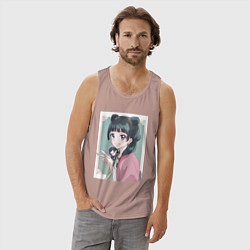 Майка мужская хлопок Монолог фармацевта Маомао чиби, цвет: пыльно-розовый — фото 2