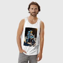 Майка мужская хлопок Космонавт ездит на мотоцикле по Луне, цвет: белый — фото 2