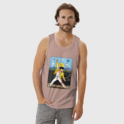 Майка мужская хлопок Фредди Меркьюри мультяшный стиль, цвет: пыльно-розовый — фото 2