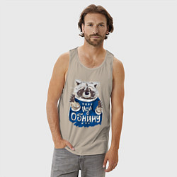 Майка мужская хлопок Енот: Иди обниму, цвет: миндальный — фото 2