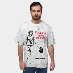 Футболка оверсайз мужская BANKSY БЭНКСИ следуй за своим сердцем, цвет: 3D-принт — фото 2
