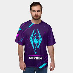 Футболка оверсайз мужская Символ Skyrim в неоновых цветах на темном фоне, цвет: 3D-принт — фото 2