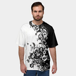 Футболка оверсайз мужская Черно-белая птица среди узорчатых цветов, цвет: 3D-принт — фото 2
