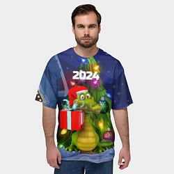 Футболка оверсайз мужская Дракон с подарком у елки, цвет: 3D-принт — фото 2