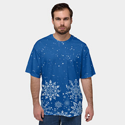 Футболка оверсайз мужская Текстура снежинок на синем фоне, цвет: 3D-принт — фото 2