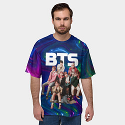 Футболка оверсайз мужская BTS фотосессия на диване, цвет: 3D-принт — фото 2