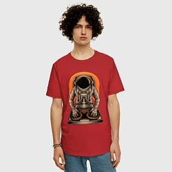 Футболка оверсайз мужская Космонавт диджей - cosmo DJ, цвет: красный — фото 2