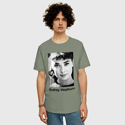 Футболка оверсайз мужская Одри Хепбёрн 88, цвет: авокадо — фото 2
