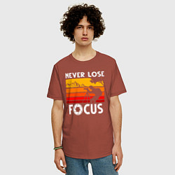 Футболка оверсайз мужская Never lose focus, цвет: кирпичный — фото 2