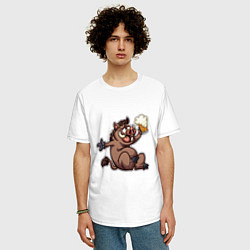Футболка оверсайз мужская Кабан с кружкой пива, цвет: белый — фото 2