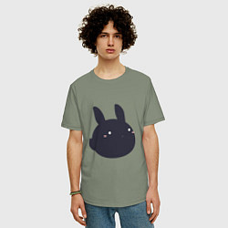 Футболка оверсайз мужская Черный кролик - минимализм, цвет: авокадо — фото 2