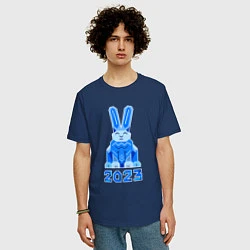 Футболка оверсайз мужская Геометрический синий кролик 2023, цвет: тёмно-синий — фото 2