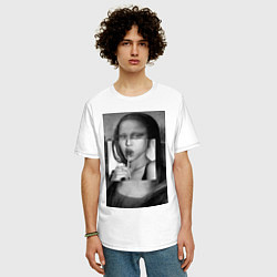 Футболка оверсайз мужская Мона Лиза с чупа чупсом - чёрно белая, цвет: белый — фото 2