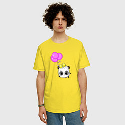 Футболка оверсайз мужская Панда летит с шарами, цвет: желтый — фото 2