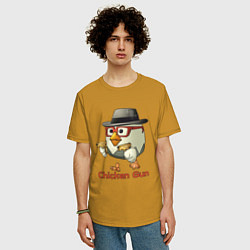Футболка оверсайз мужская Чикен ган - курочка в шляпе, цвет: горчичный — фото 2