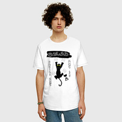 Футболка оверсайз мужская Черная кошка взбирается наверх, цвет: белый — фото 2