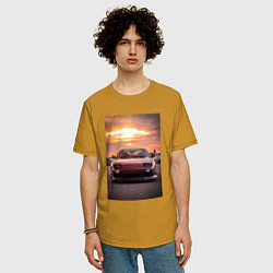 Футболка оверсайз мужская Авто в багровом закате, цвет: горчичный — фото 2
