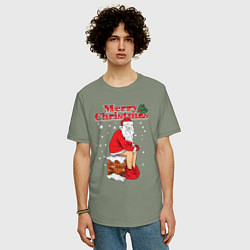 Футболка оверсайз мужская Санта на крыше, цвет: авокадо — фото 2