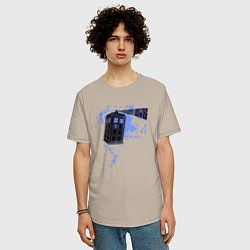 Футболка оверсайз мужская Полёт тардиса, цвет: миндальный — фото 2