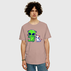 Футболка оверсайз мужская Пришелец и питомец, цвет: пыльно-розовый — фото 2
