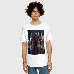 Футболка оверсайз мужская Железный человек посреди ночного города, цвет: белый — фото 2