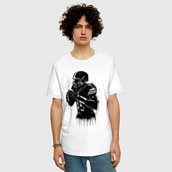 Футболка оверсайз мужская Американский футболист черной краской, цвет: белый — фото 2