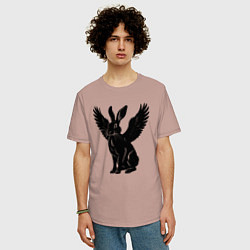 Футболка оверсайз мужская Черный заяц с крыльями, цвет: пыльно-розовый — фото 2